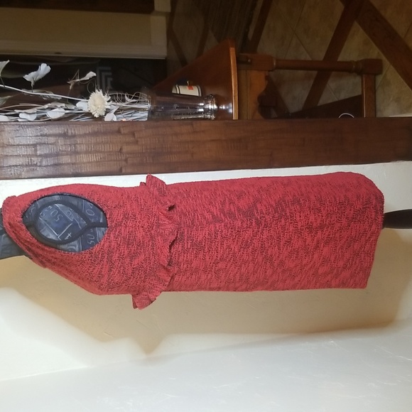 Red textured dress - Picture 7 of 9